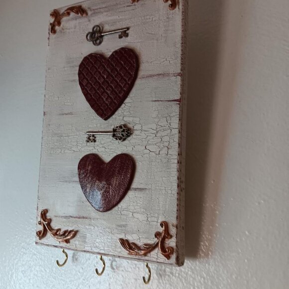 Wood Key Holder. Crackle Paint on Wood with Resin Hearts & Metal Keys. Handmade. - Picture 6 of 7